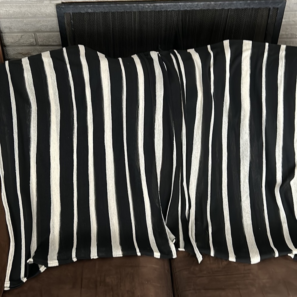 BLACK & IVORY STRIPE RUANA - Picture 4 of 4